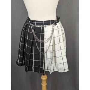 Hot Topic Skirt Small Black White Plaid Pockets Chain Detail